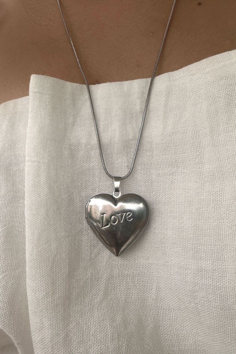 Çelik Uzun Love Yazılı Kalp Kolye