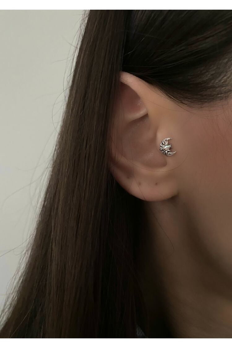 Cerrahi Çelik Ay Detaylı Tragus Piercing