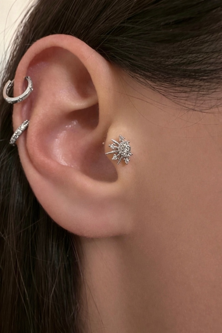 Cerrahi Çelik Taşlı Yarım Güneş Piercing