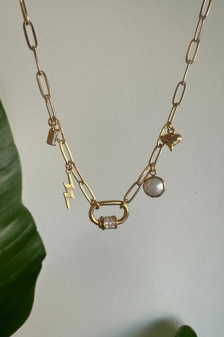 Çok Charmlı Kolye