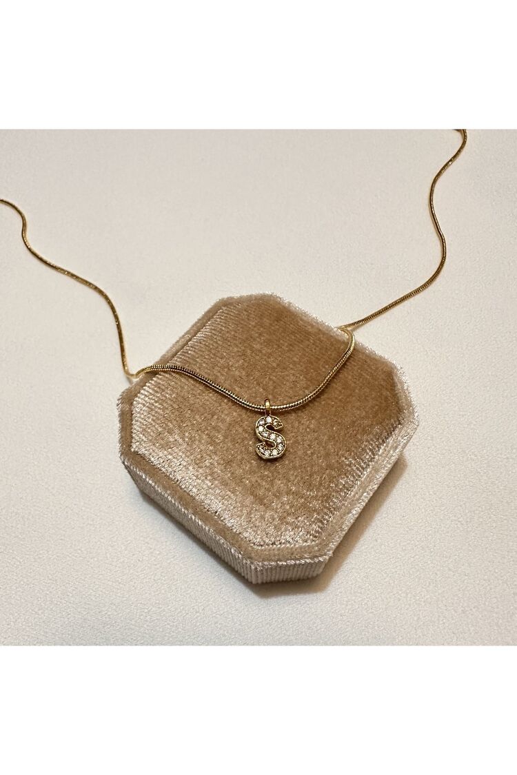 Taşlı Harf Detaylı Choker Kolye