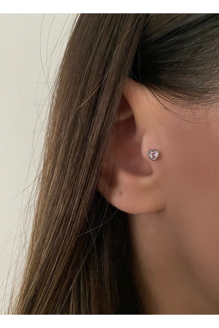 Kadın Minimal Kalpli Tragus Kıkırdak Piercing