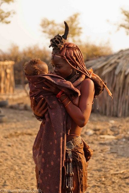 Himba Woman Mug - Kadim Hikayelerin ve Gücün Yansıması