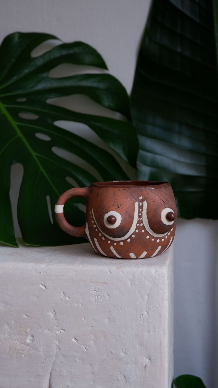 Himba Woman Mug - Kadim Hikayelerin ve Gücün Yansıması 