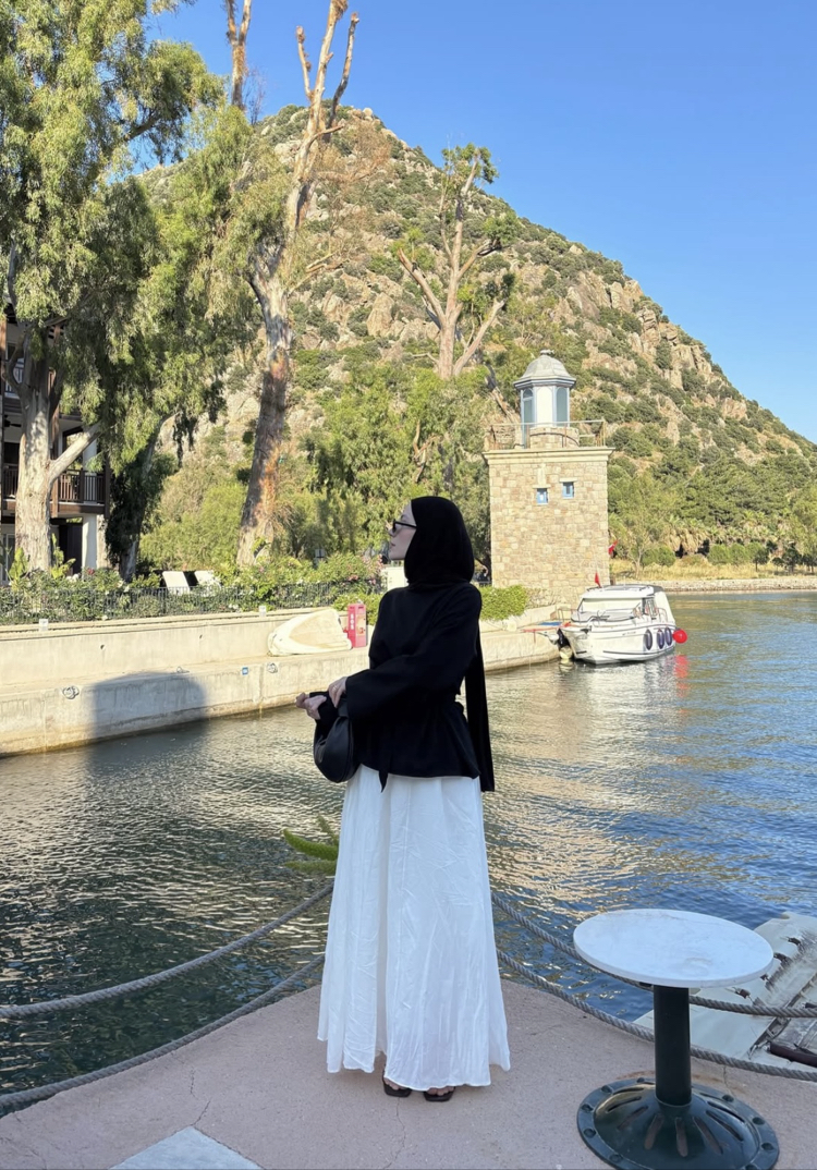 TASARIM SİYAH KETEN BLUZ
