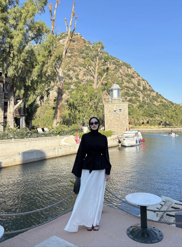 TASARIM SİYAH KETEN BLUZ