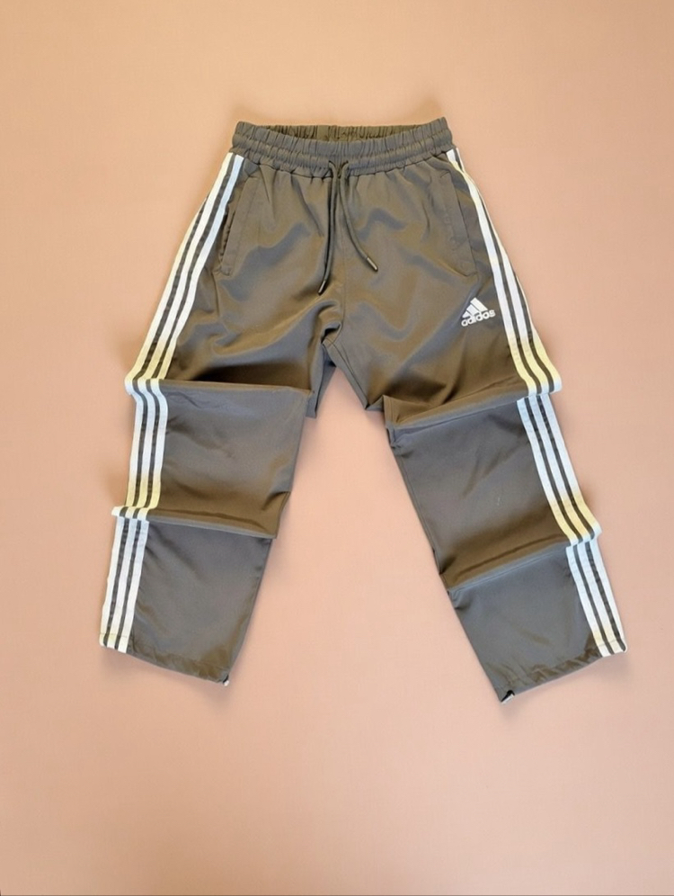 Adidas siyah eşofman altı 3 bant modeli Rahat kalıp Temiz kondisyon.