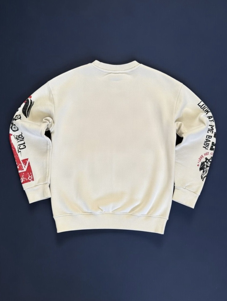 Fearless 88 Racing pullover. Krem tonu, baskılı kollar, rahat ve şık.