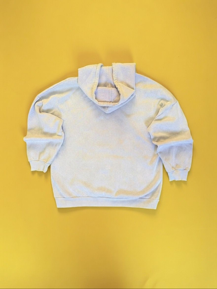 Mor hoodie Oversize kalıp Kanguru cep Günlük kombinlere uyumlu.