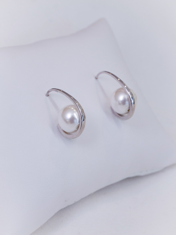 Lunar Embrace Pearls Küpe