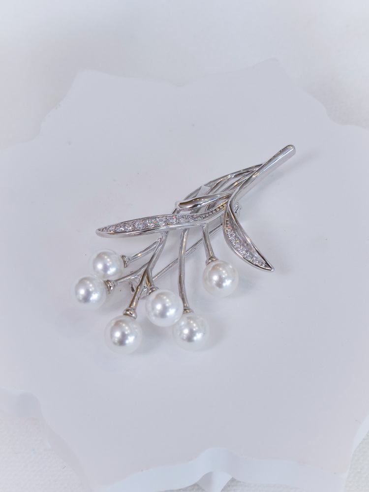 Dewdrop Bloom Broş