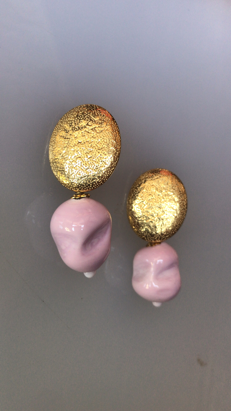Pembe üfleme cam 