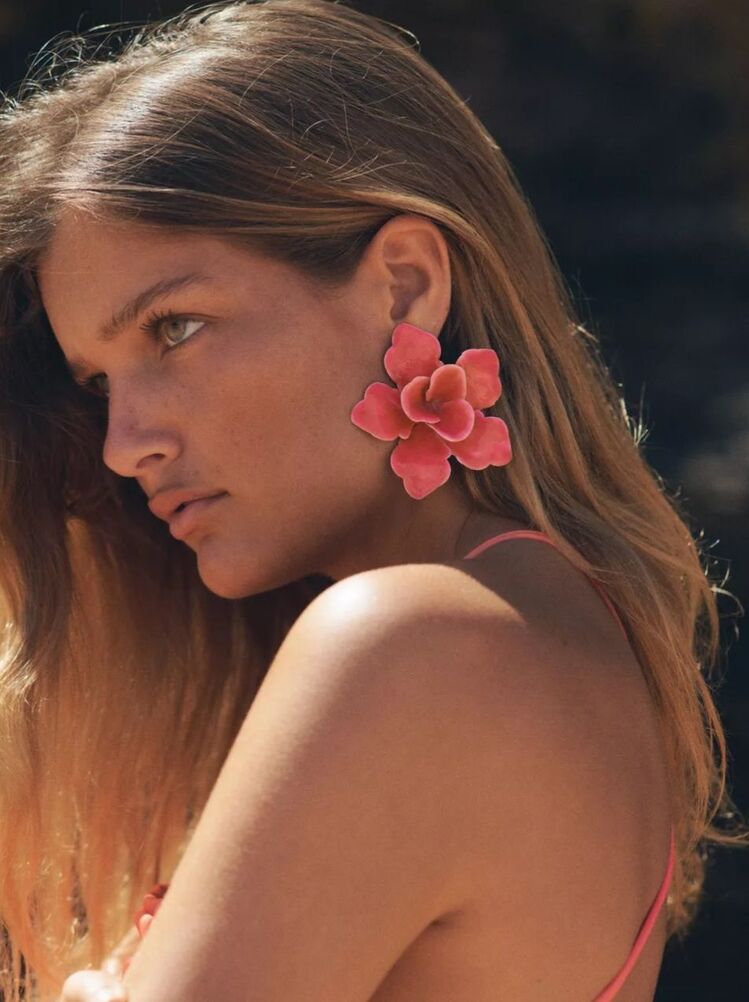 ZARA MODEL MİNE ÇİÇEKLİ KÜPE
