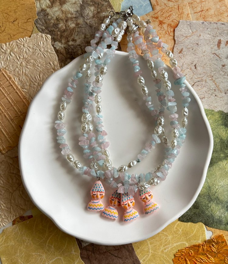 Figürlü Pastel Tonlu El Yapımı Kolye 