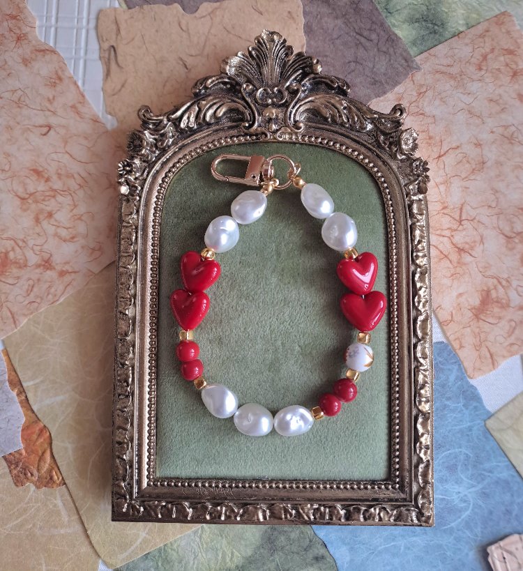 Kalp Detaylı Renkli Charm