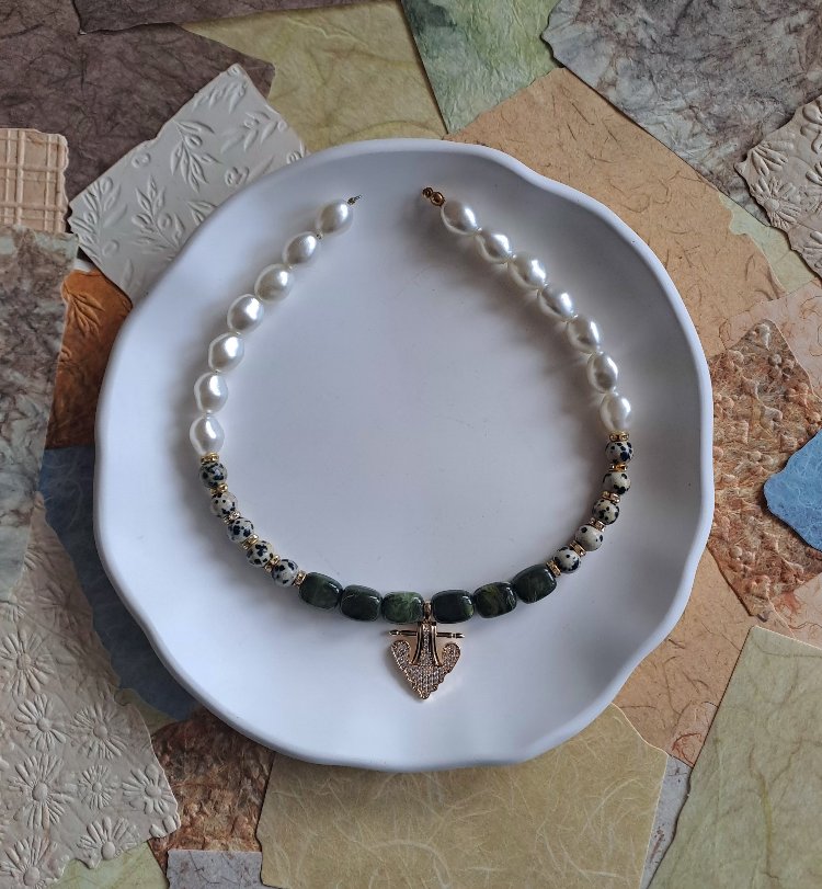 Zirkon Taşlı Charm Detaylı Kolye 