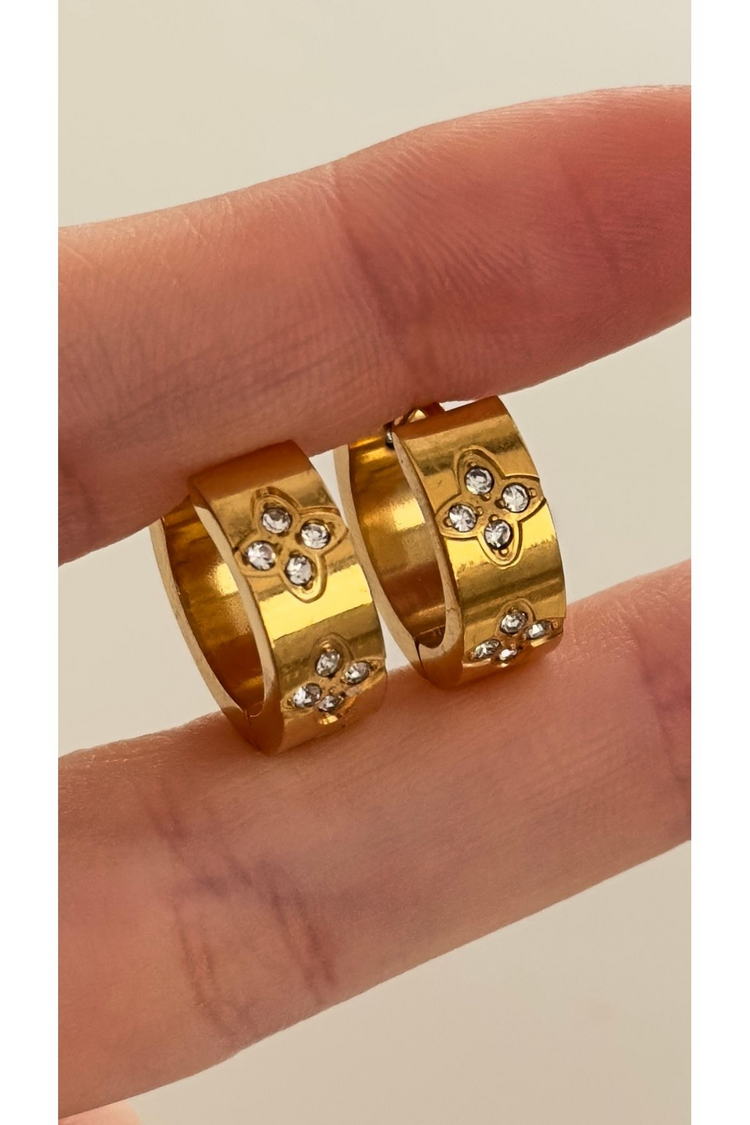Zirkon Taş Detaylı Minimal Günlük Çelik Küpe (1,5 cm)