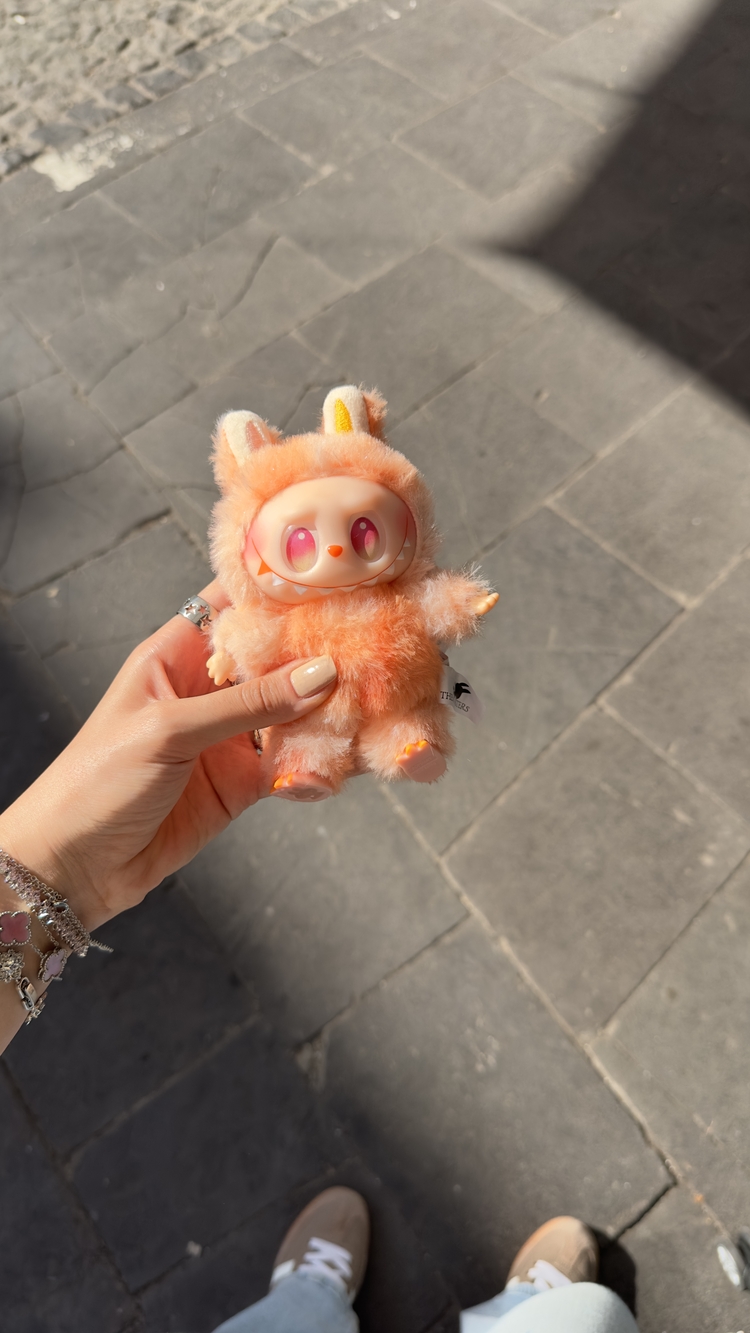 Labubu baby turuncu