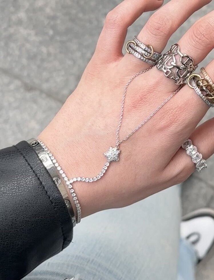 Yıldız model şahmeran 