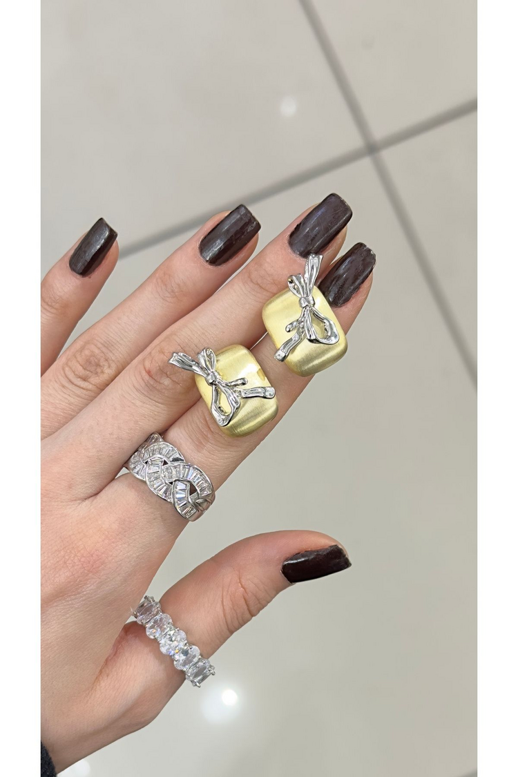 Kurdele Detaylı Elegance Model Çelik Küpe