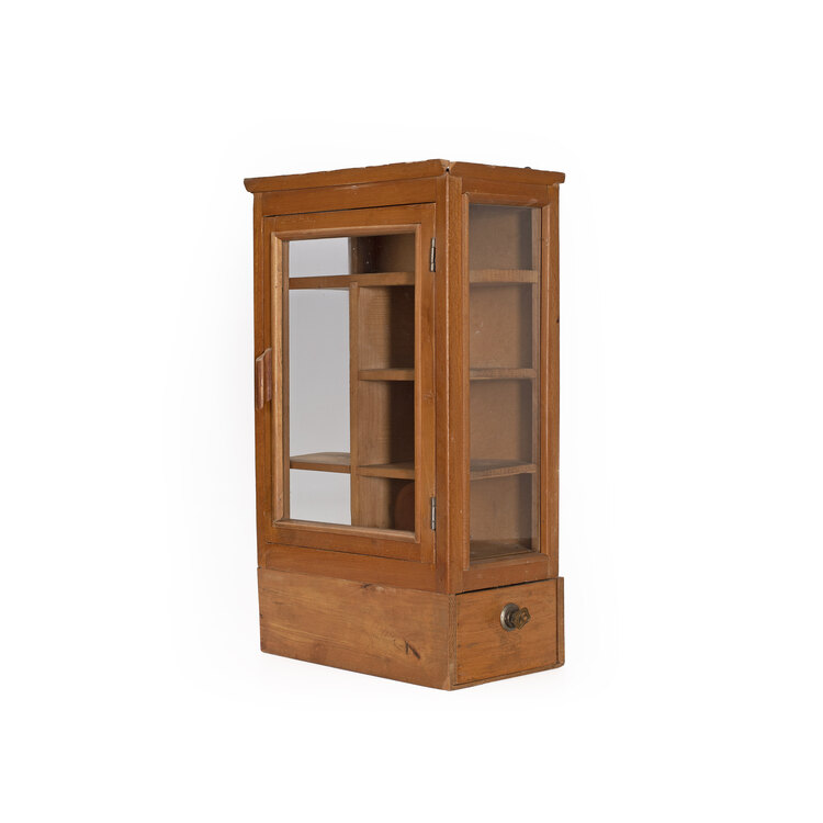 Vintage Ahşap Ecza Dolabı. 53x31x18cm Ölçüsünde.