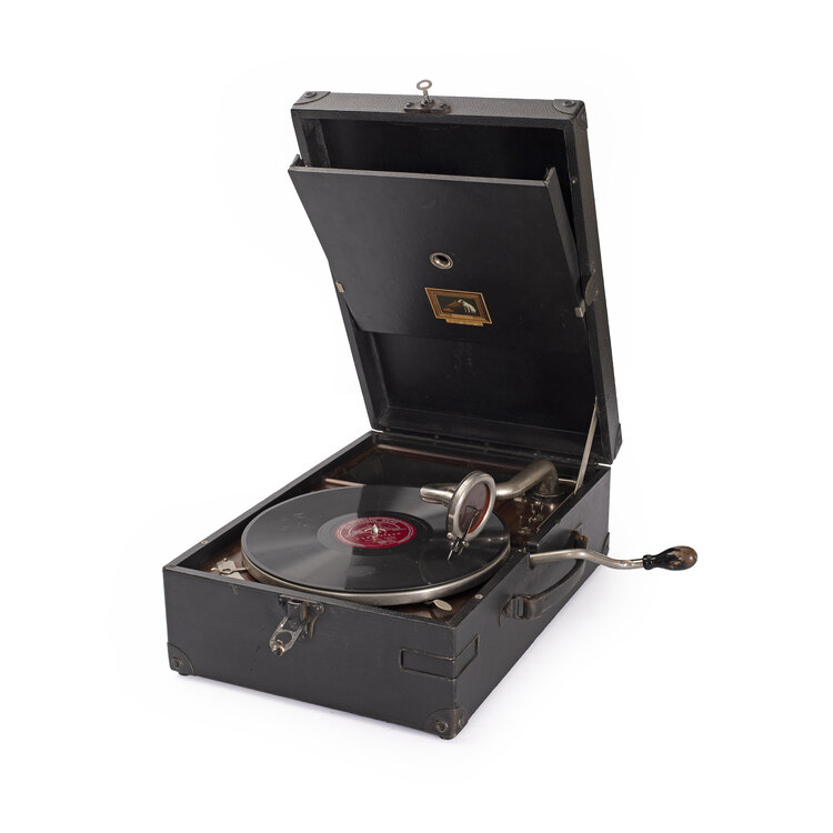 His Master’s Voice Çanta Gramofon - Taş Plakçalar. Made in England.