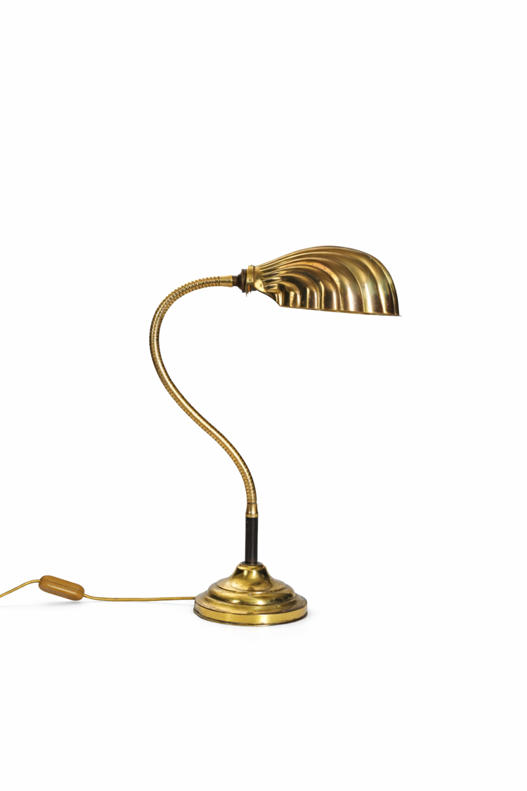 1920’ler Art Deco Denizkabuğu Pirinç Masa Lambası.
