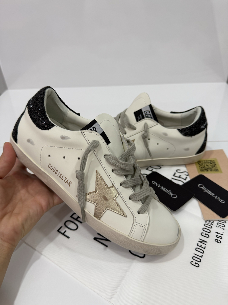 GOLDEN GOOSE