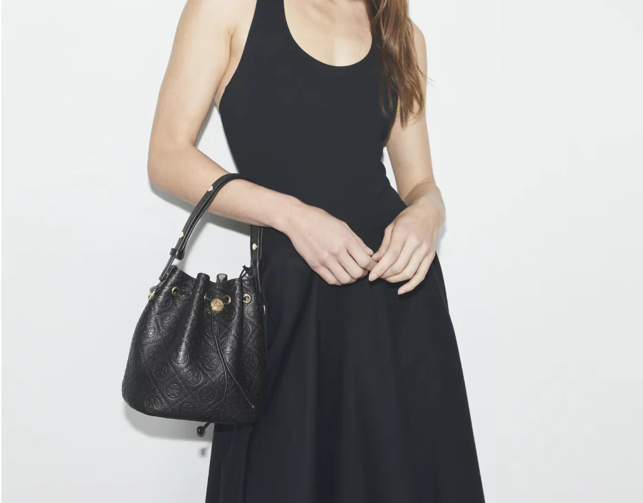 TORY BURCH T MONOGRAM PEBBLED BUCKET BAG-BLACK