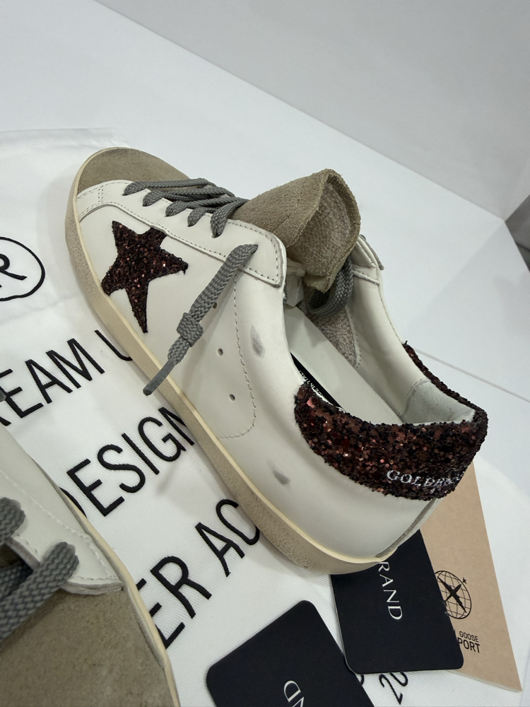 GOLDEN GOOSE
