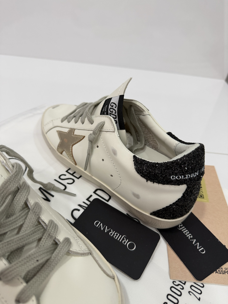 GOLDEN GOOSE