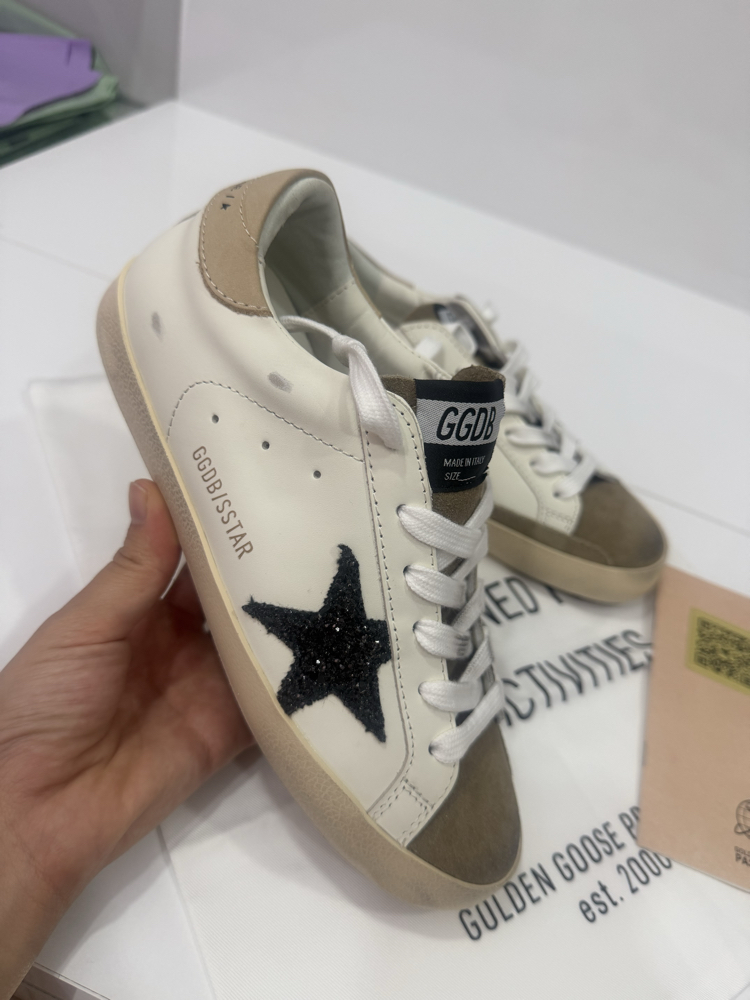 GOLDEN GOOSE
