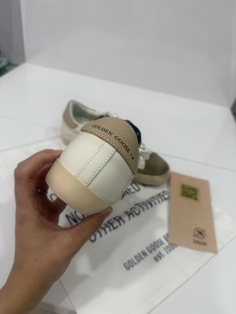 GOLDEN GOOSE