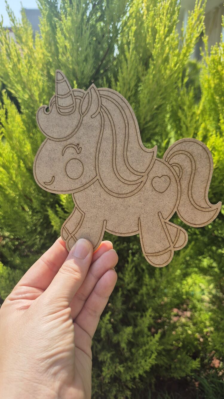 Unicorn figürü ahşap boyama