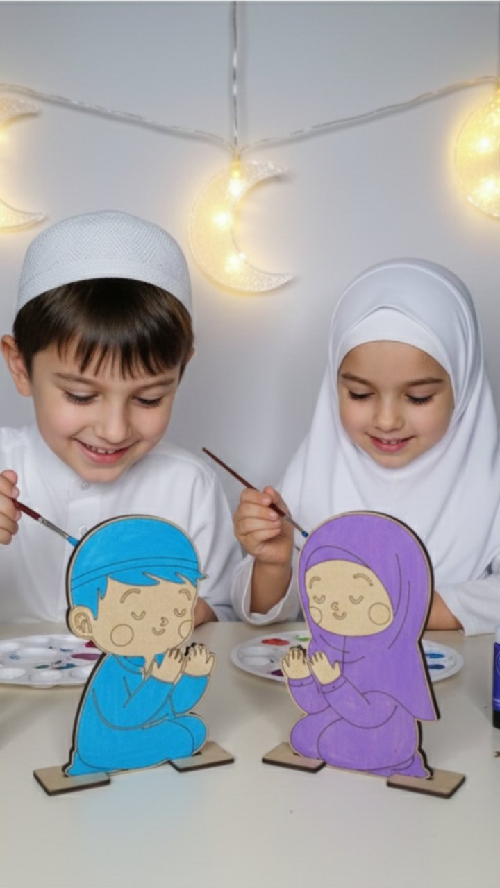 Dua eden erkek çocuk boyama figuru
