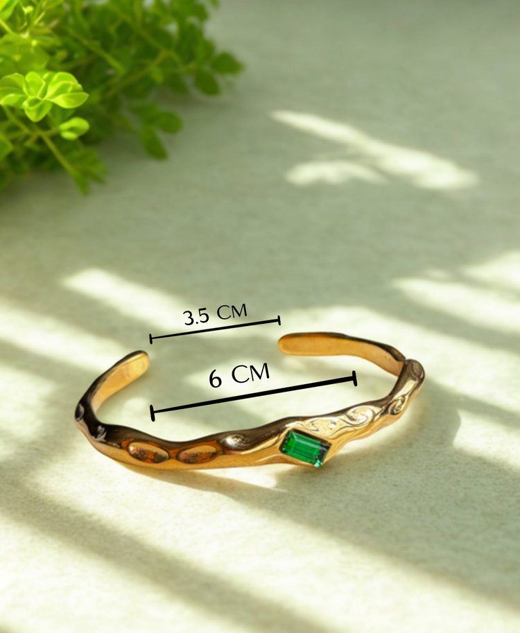 Émera Cuff – Vintage Altın Bileklik