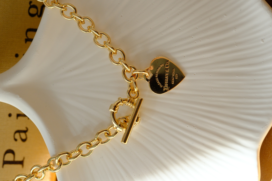 T.co Charm Choker Kolye