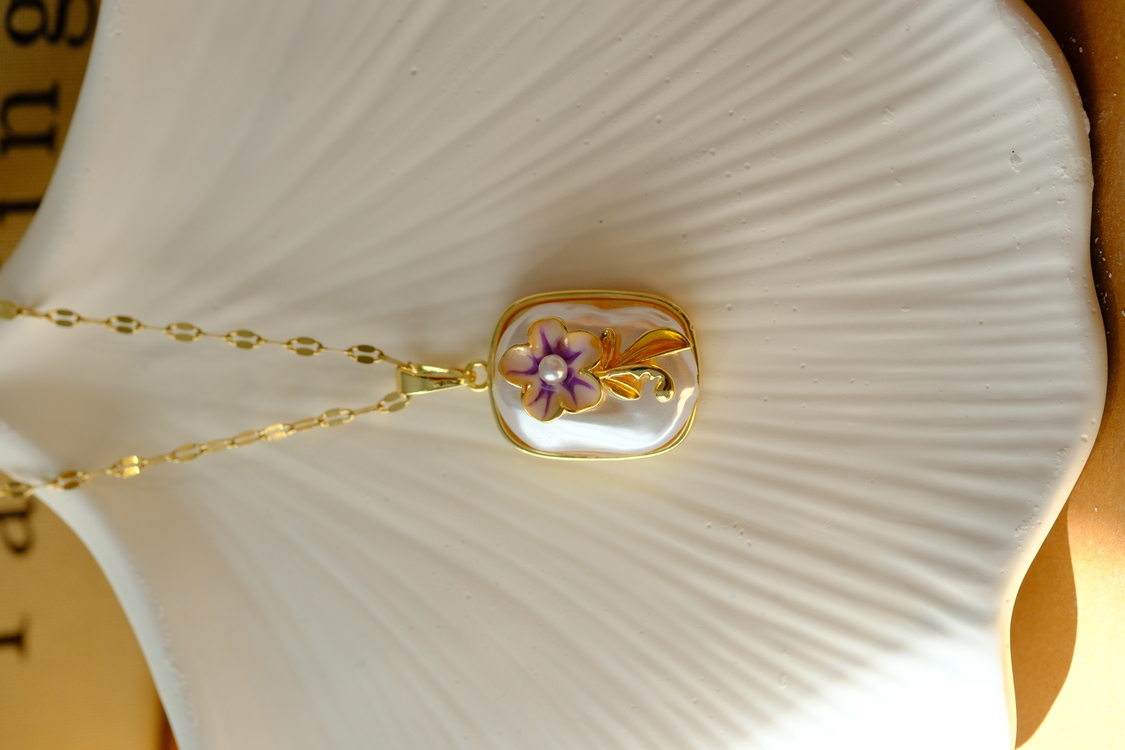  Minimalist Flower Kolye