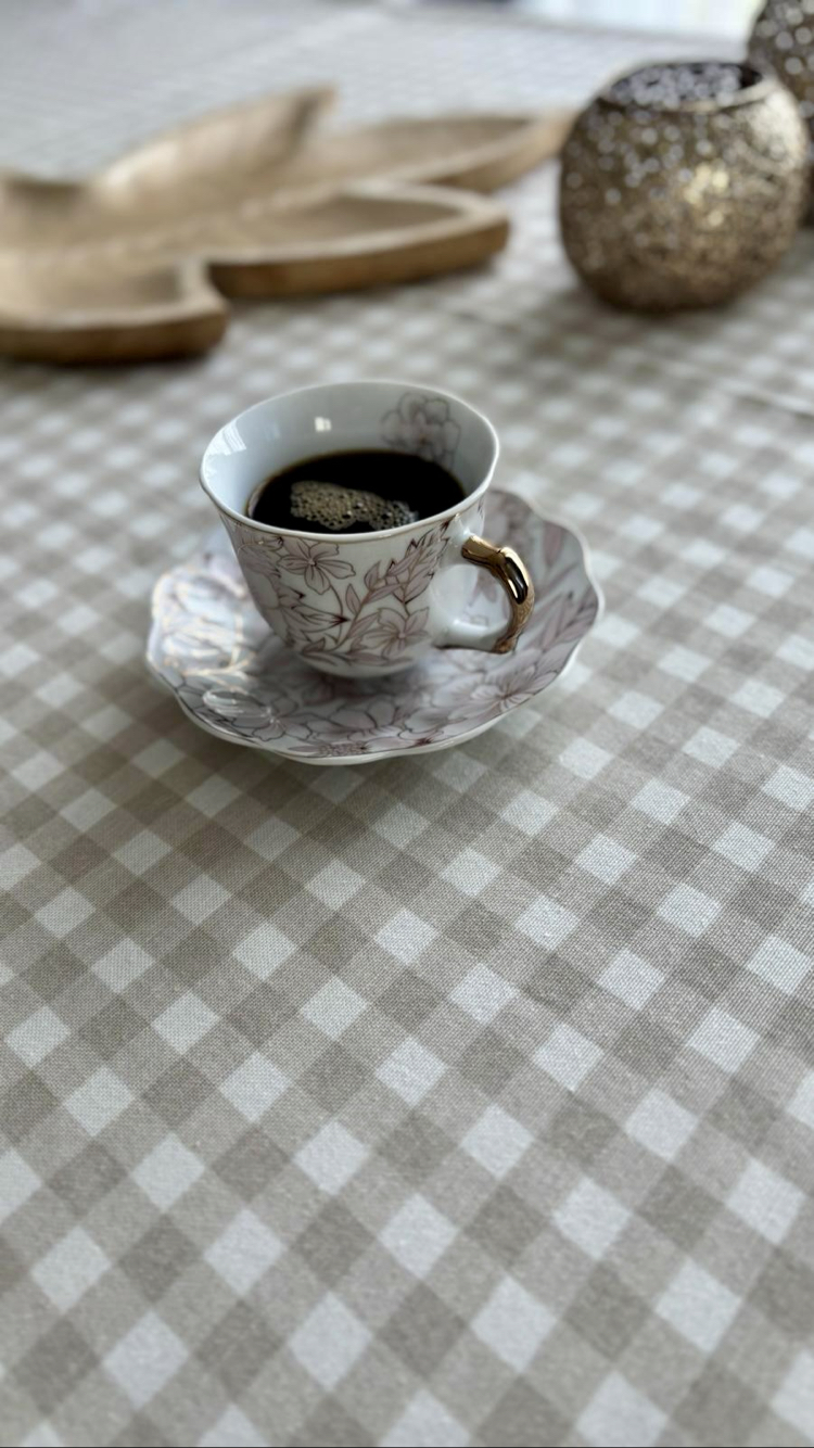 Vichy – Bej Masa Örtüsü