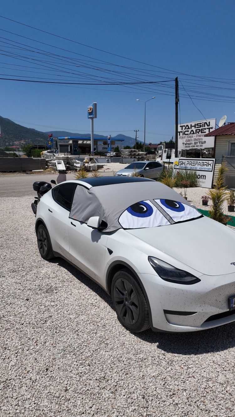 Tesla model Y Oto Cam Güneşliği Premium Isı Yalıtımlı ve %100 Karartmalı 