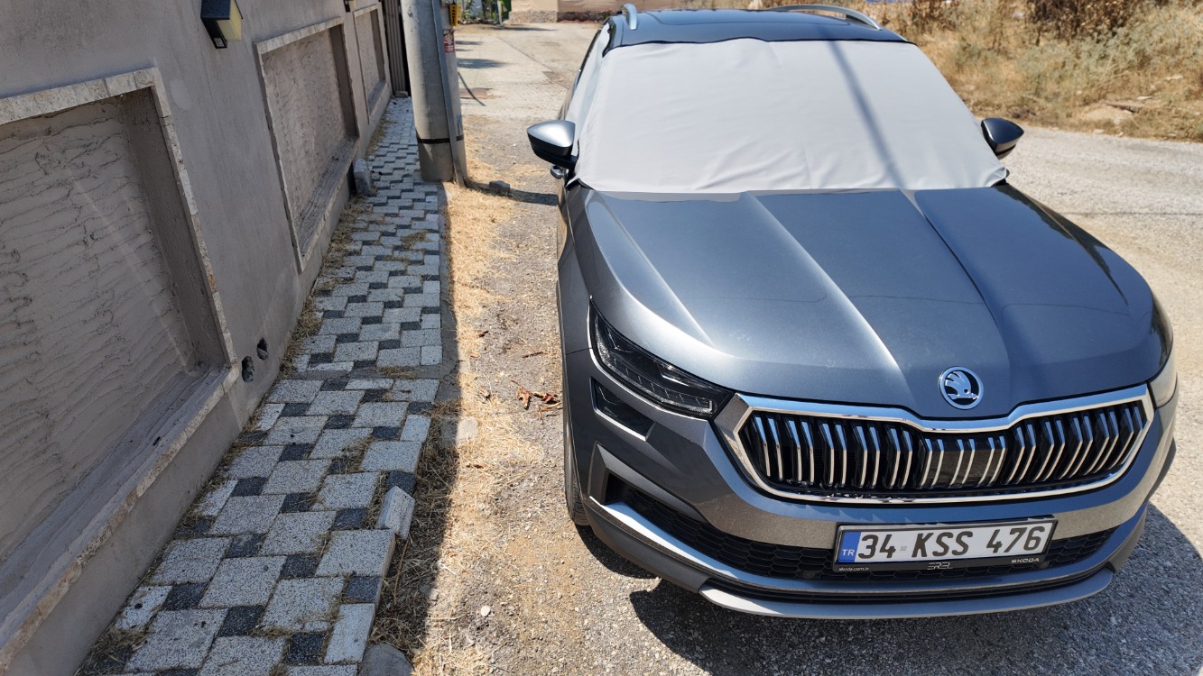 Skoda Kodiaq Premium Isı Yalıtımlı ve %100 Karartmalı Oto Cam Perdesi