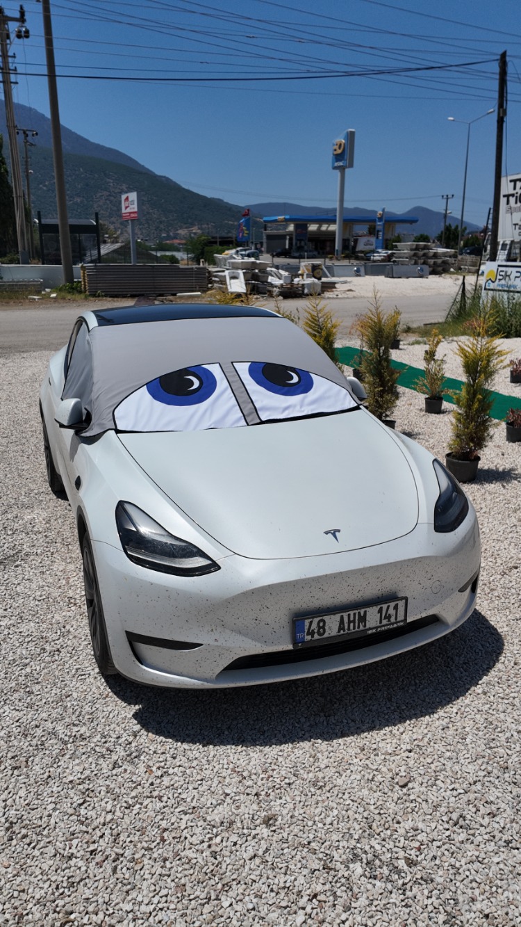 Tesla model Y Oto Cam Güneşliği Premium Isı Yalıtımlı ve %100 Karartmalı 