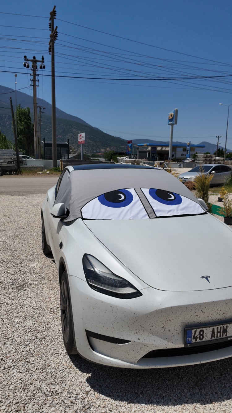 Tesla model Y Oto Cam Güneşliği Premium Isı Yalıtımlı ve %100 Karartmalı 