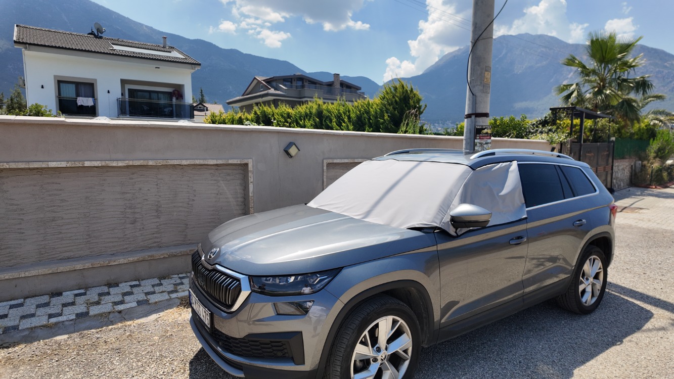 Skoda Kodiaq Premium Isı Yalıtımlı ve %100 Karartmalı Oto Cam Perdesi
