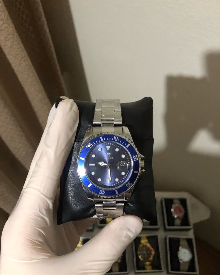içi mavi Rolex 