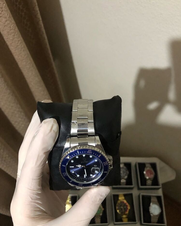 içi mavi Rolex 