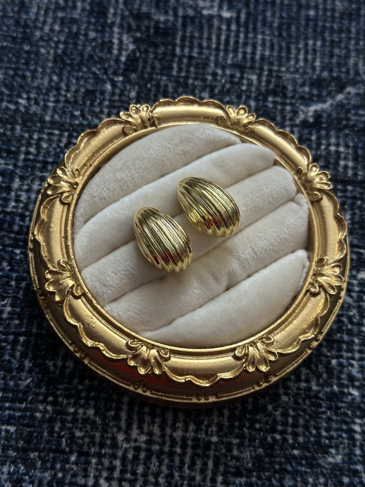 Bott. Gold Küpe