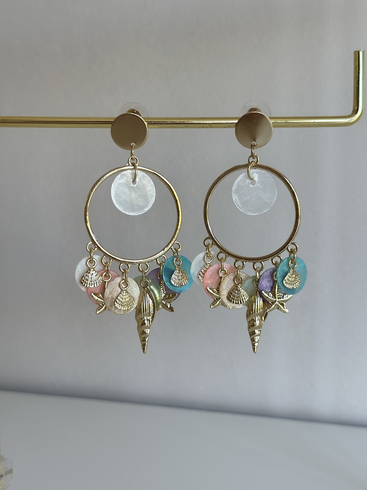 Deniz Kabuklu Charm Sallantılı Küpe