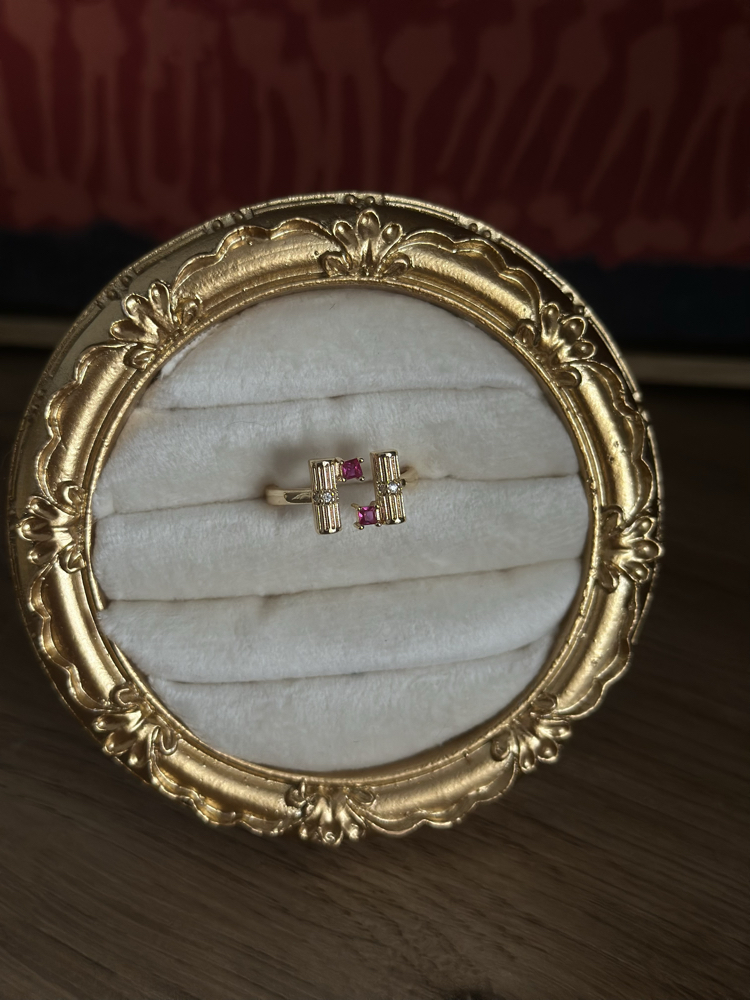 Pembe Taşlı Gold Yüzük 
