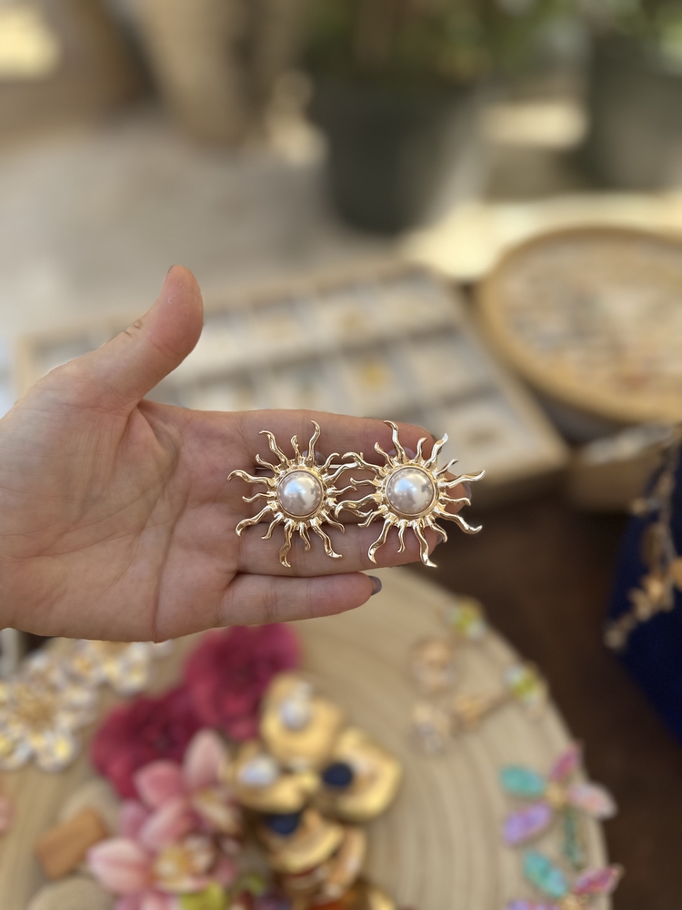 Gold Beyaz Güneş Küpe